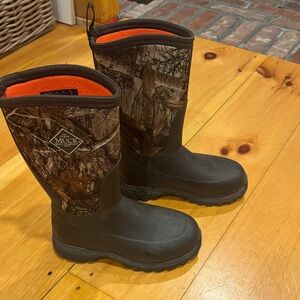 Muck Kids' Brown and Orange Boots